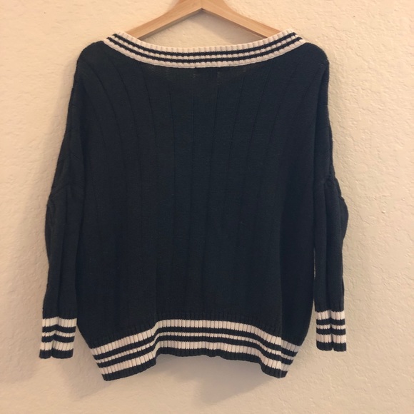 American Eagle V Neck Cableknit Sweater - Picture 3 of 3